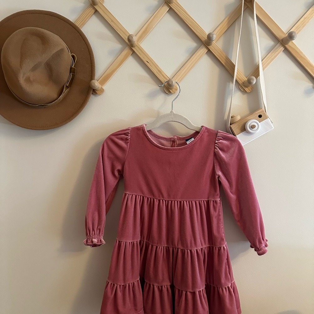 Old navy velour dress - excellent condition, worn once. 2t